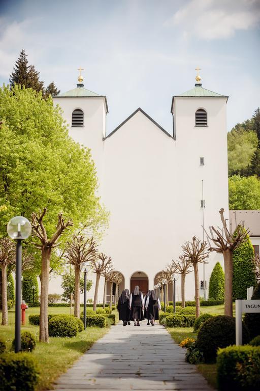 Kloster St. Josef Neumarkt in der Oberpfalz Bagian luar foto
