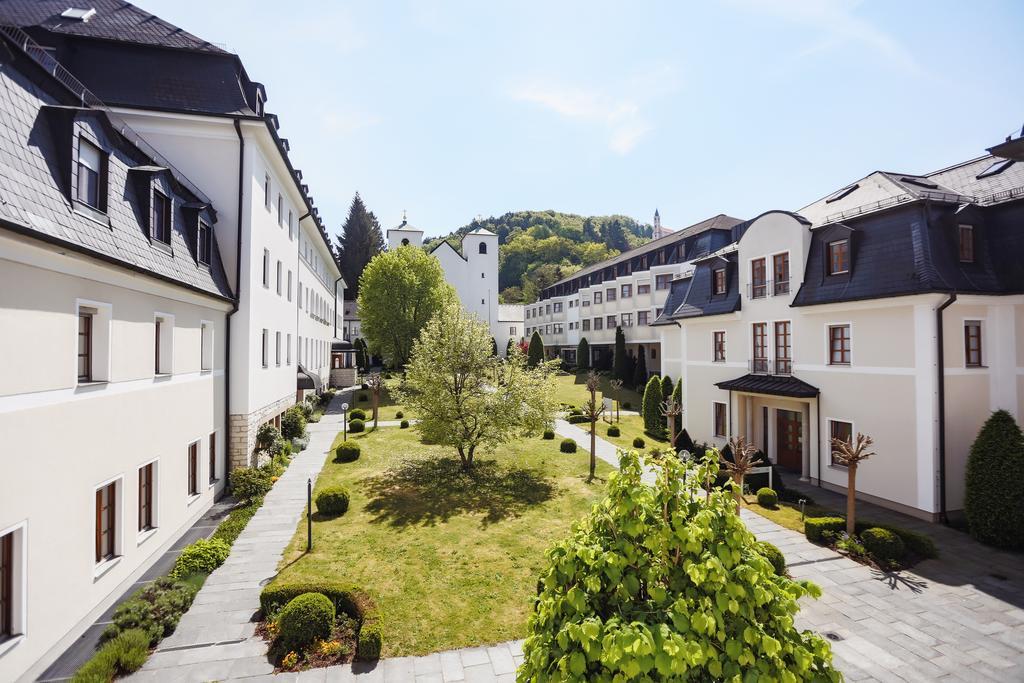 Kloster St. Josef Neumarkt in der Oberpfalz Bagian luar foto